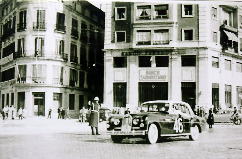 La muestra recoge documentos y fotografías históricas que muestran la evolución del cuerpo. Puede visitarse en el Patio de las Banderas del Ayuntamiento durante semana y media