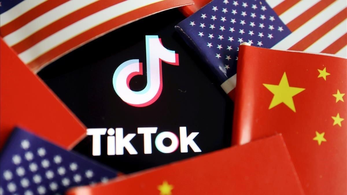 zentauroepp55001777 file photo  china and u s  flags are seen near a tiktok logo200919170141