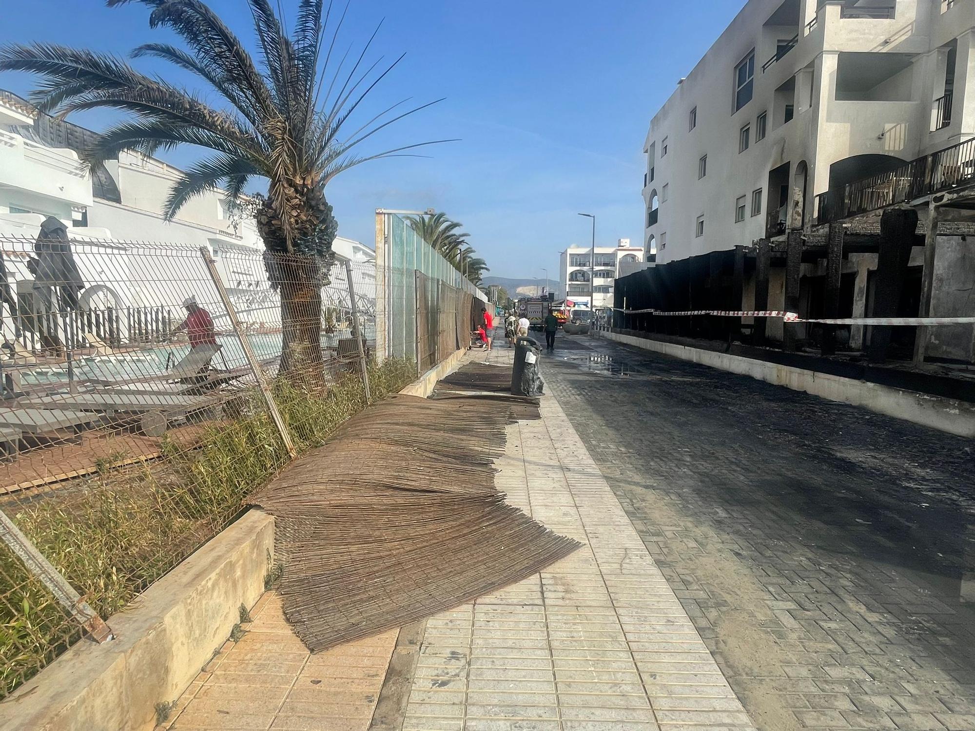 Todas las imágenes del devastador incendio en una zona de ocio de Ibiza