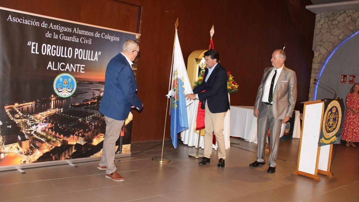 Los "polillas" celebran en Alicante la patrona de la Guardia Civil