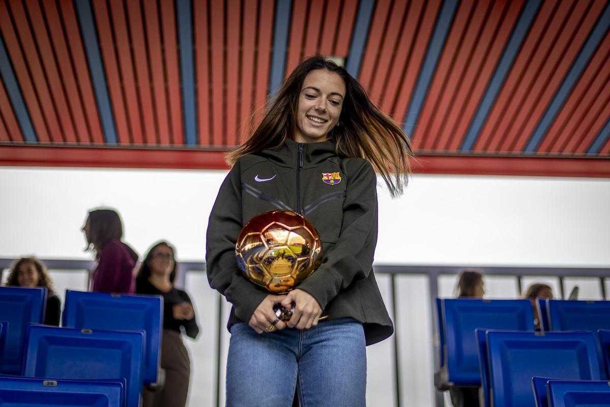 Aitana Bonmati ganadora del Balón de Oro durante la entrevista con EL PERIÓDICO