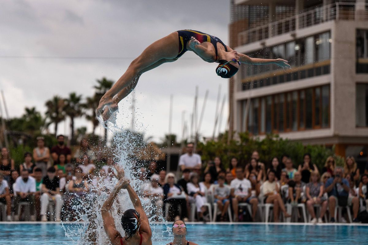 El equipo de natación artística presenta su rutina para el mundial de Singapur