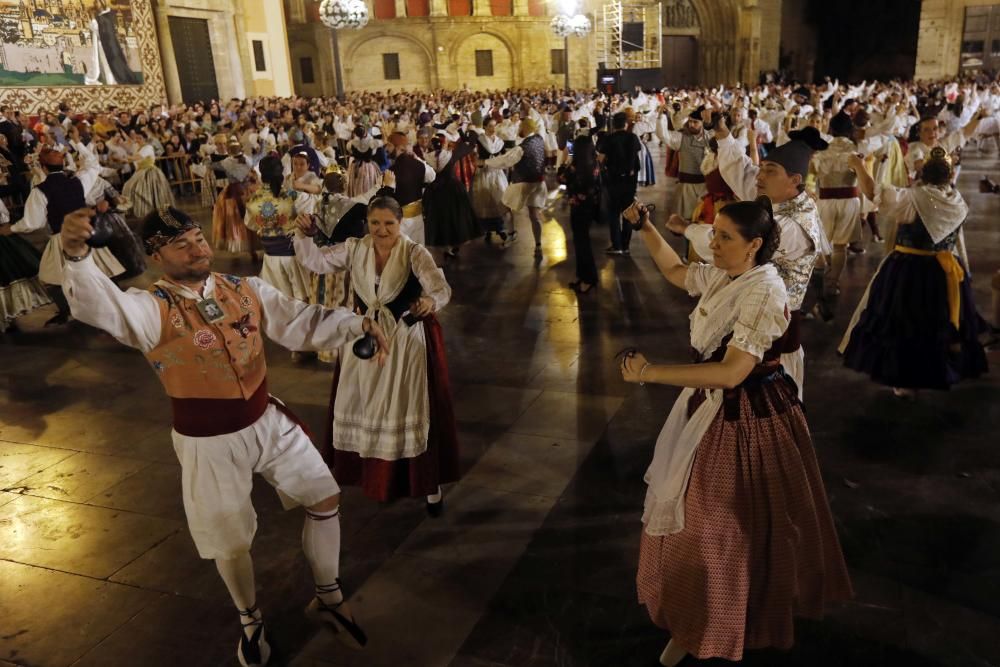 Dansà de las Fallas a la Vírgen