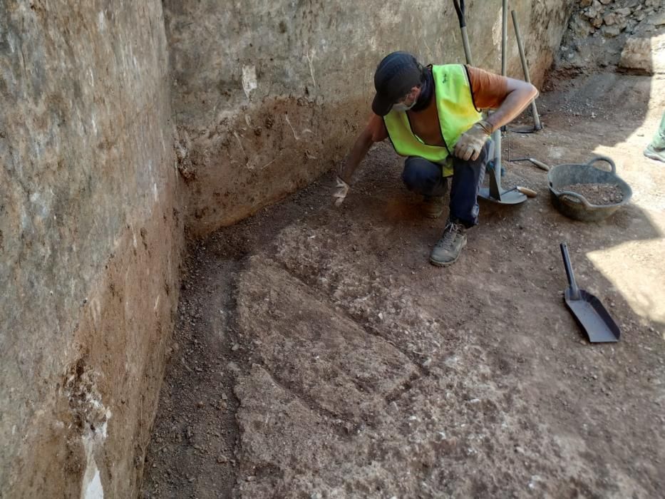 Hallan la base de la cruz de referencia en las excavaciones de Son Coletes