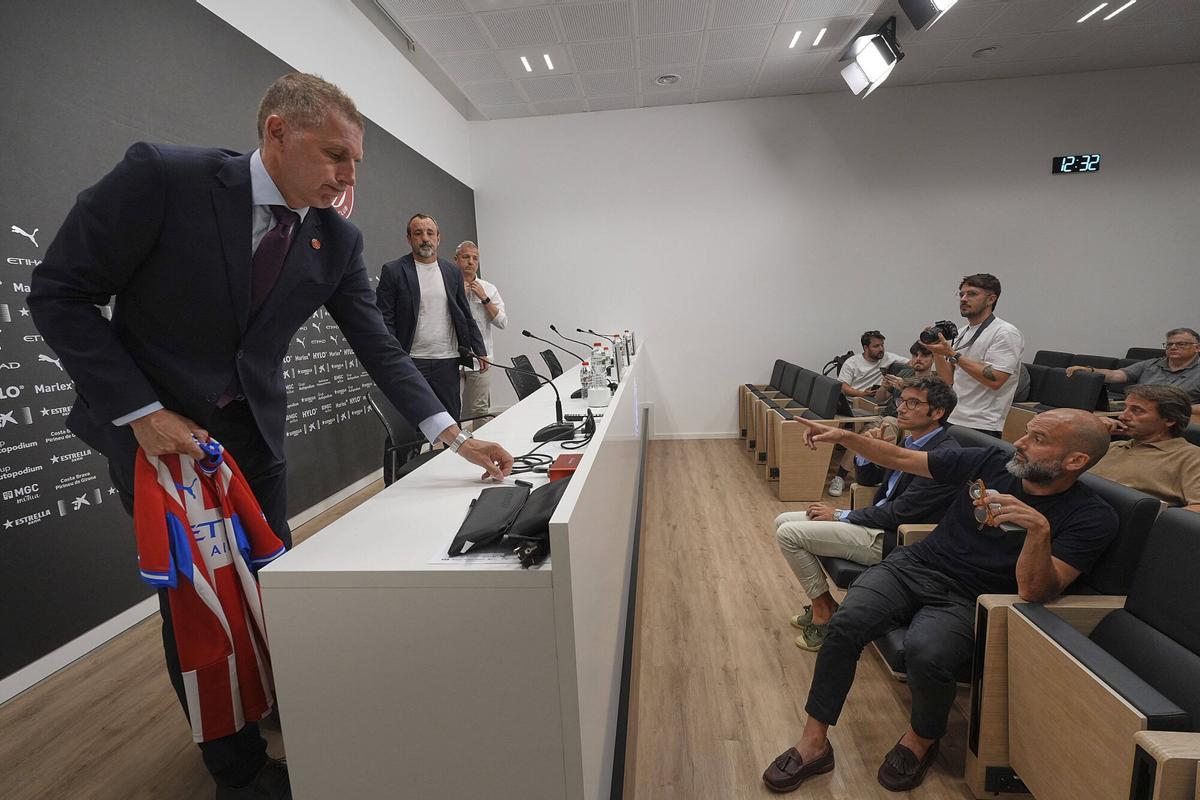 Les imatges de la presentació de Quique Álvarez Les imatges de la presentació de Quique Álvarez
