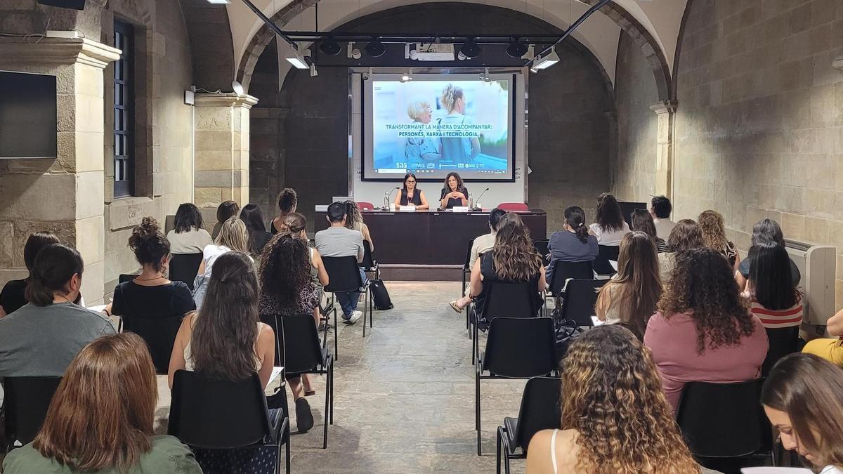 La jornada "Transformant la manera d’acompanyar: persones, xarxa i tecnologia”