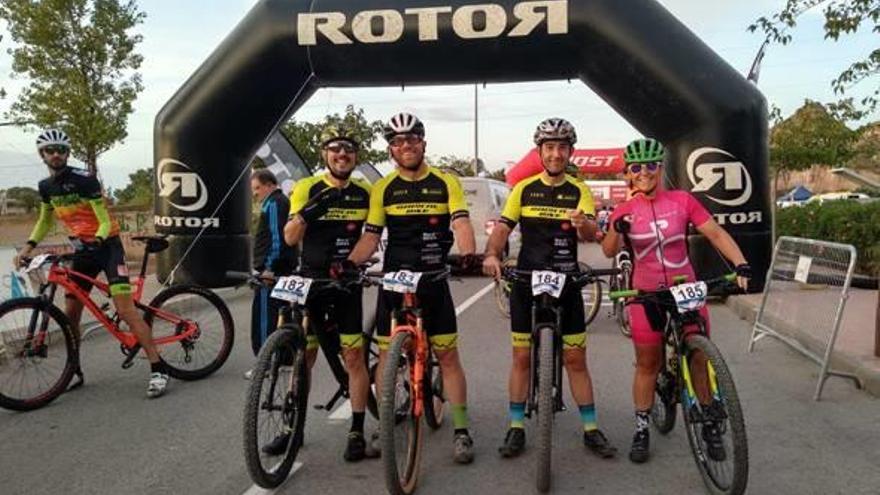 Ciclistas del Radical Bike Ontinyent en la Ultramaratón de Lorca