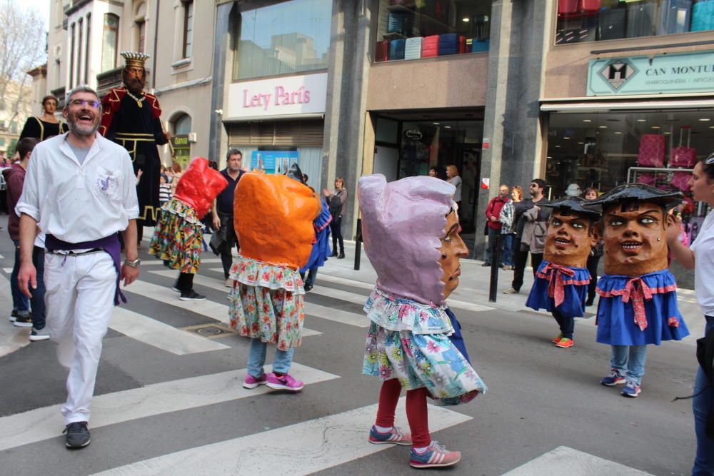 Figueres vibra amb les danses de Populària