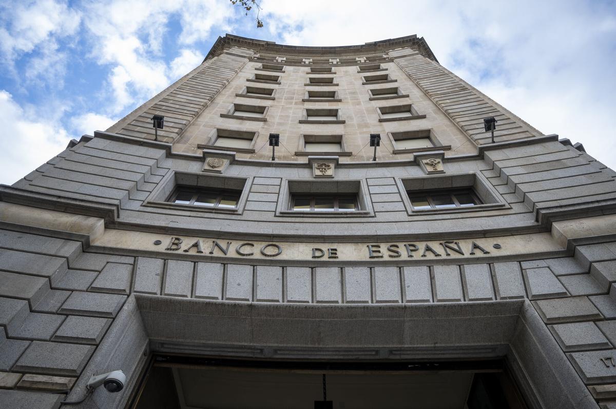 Fachada del edificio del Banco de España en la plaza de Catalunya de Barcelona.
