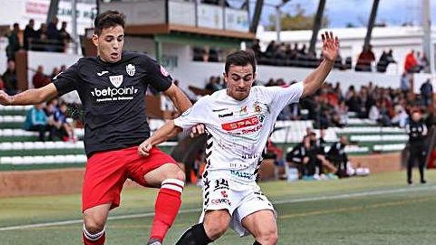 La Peña Deportiva acumula nueve partidos ligueros sin perder. En la imagen, el delantero Marc Fraile.