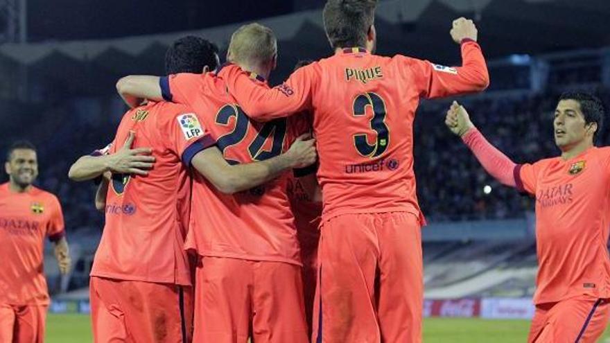 El Barça celebra el gol de Mathieu