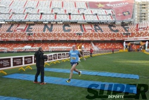 Búscate en la meta de Mestalla