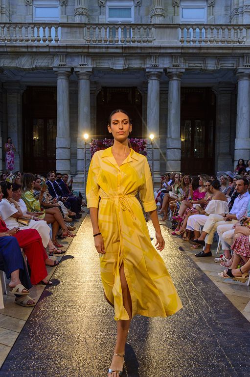 Desfile de moda en la plaza del Ayuntamiento de Cartagena