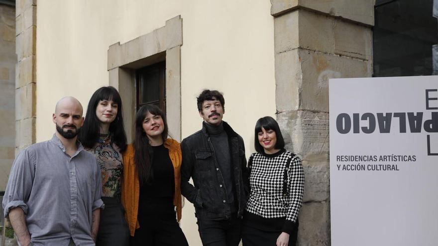 VÍDEO. Presentación en jornada de puertas abiertas de los proyectos artísticos de los residentes en el último cuatrimestre en el Palacio de San Andrés de Cornellana, en Gijón