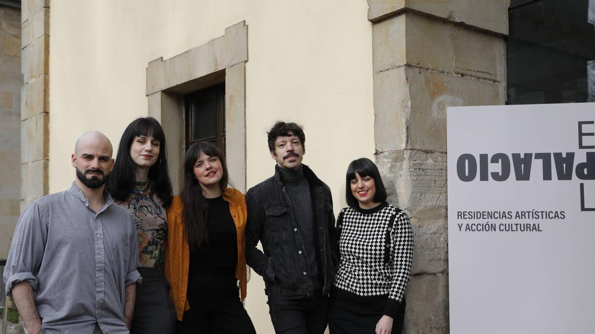 VÍDEO. Presentación en jornada de puertas abiertas de los proyectos artísticos de los residentes en el último cuatrimestre en el Palacio de San Andrés de Cornellana, en Gijón