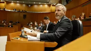 Azcón agita el avispero en las Cortes: "Todos los diputados del PSOE Aragón le deben su escaño al 'cerdansanchismo"