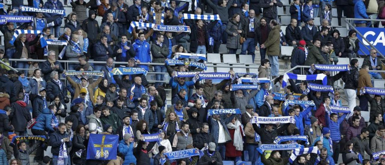 Afición del Oviedo en el Tartiere