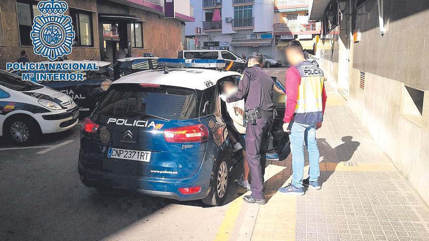 Estafan 6.000 € a un vecino de Castelló suplantando a su hijo