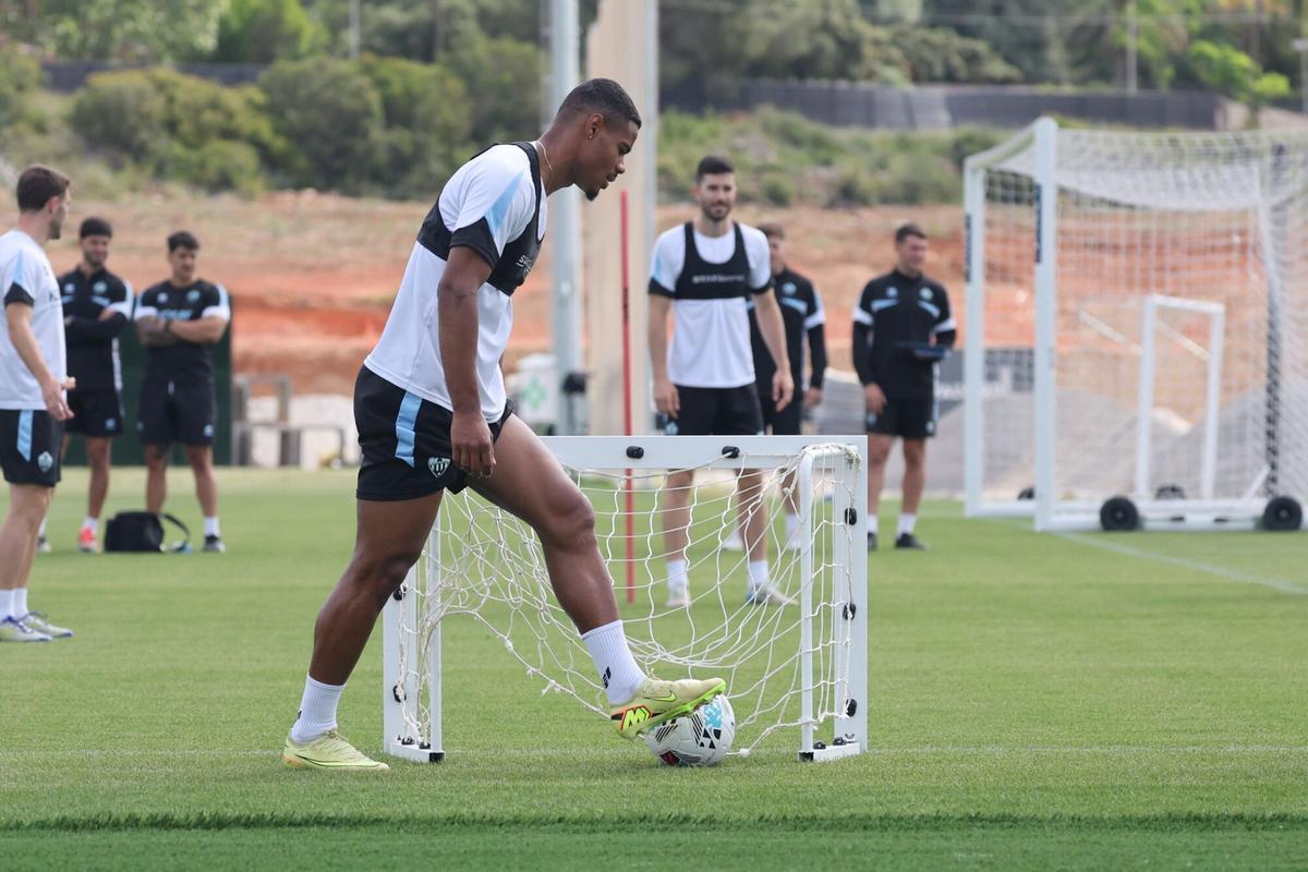Galería | El CD Castellón entrena en la Ciudad Deportiva Globeenergy antes de la visita a la AD Ceuta