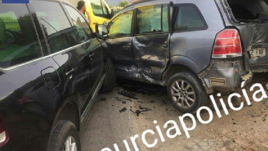 Heridos un padre y una hija en Sangonera la Seca tras chocar dos coches