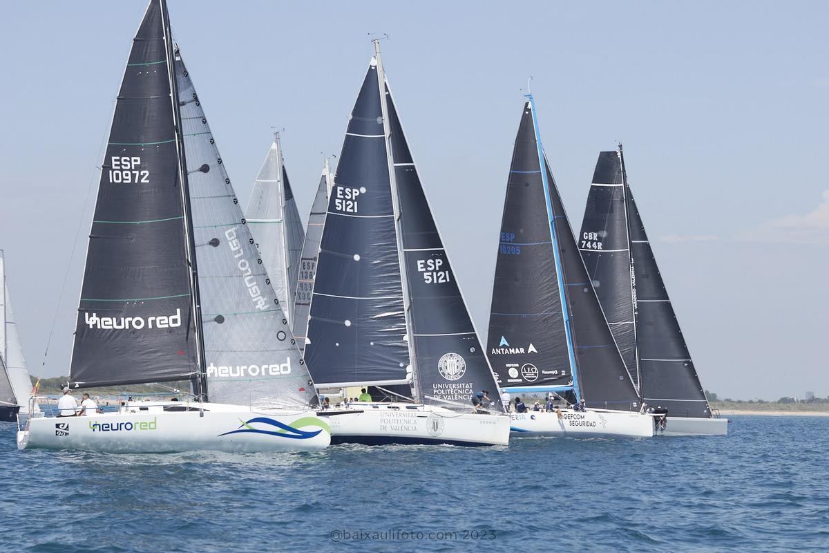 Más de 30 barcos compitieron por el título del Campeonato Autonómico Cruceros 2023 de la Federació de Vela de la Comunitat Valenciana en el Real Club Náutico de Valencia.