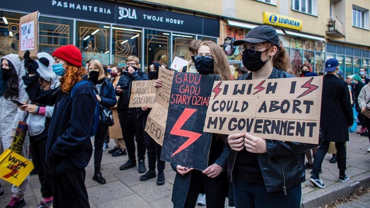 Manifestantes en Gdnya, Polonia este miércoles