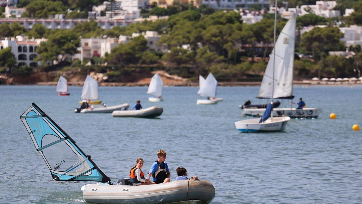 Mira aquí totes les imatges de l'escola d'estiu del Club Nàutic Santa Eulària