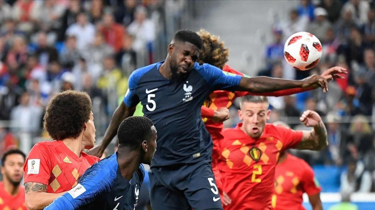 El remate de Umtiti que ha supuesto el primer gol de Francia