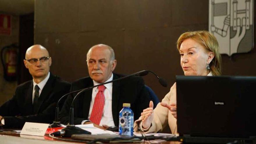 Dionisio Ferrero, Jerónimo García Bermejo, en el centro, y Angelina Trigo, en la jornada de ayer.