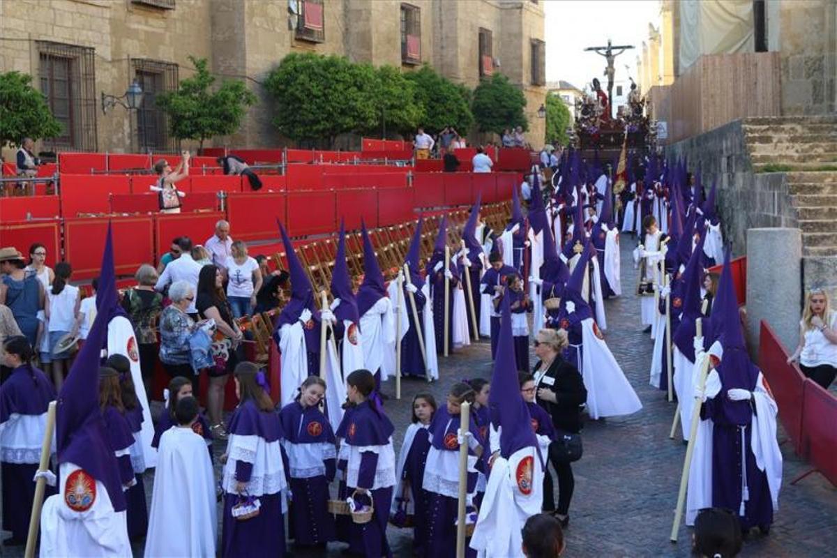 La noche culmina un Martes Santo primaveral e histórico