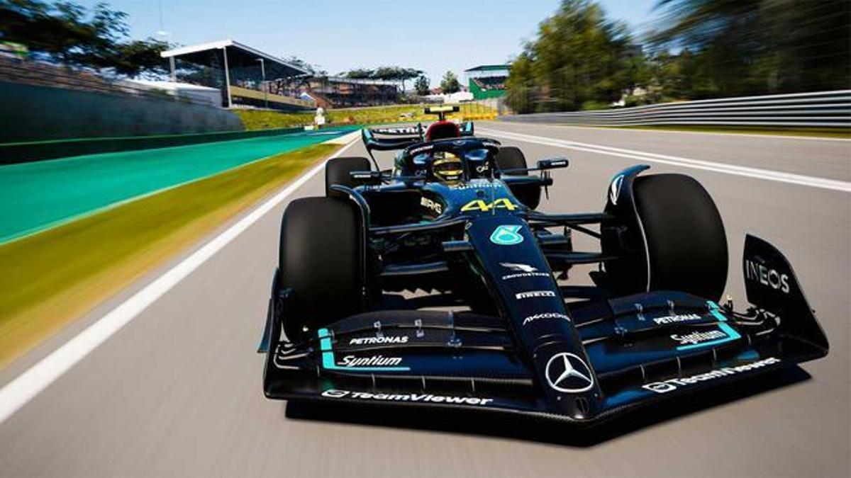 Hamilton, pilotando su Mercedes en Interlagos el pasado año.