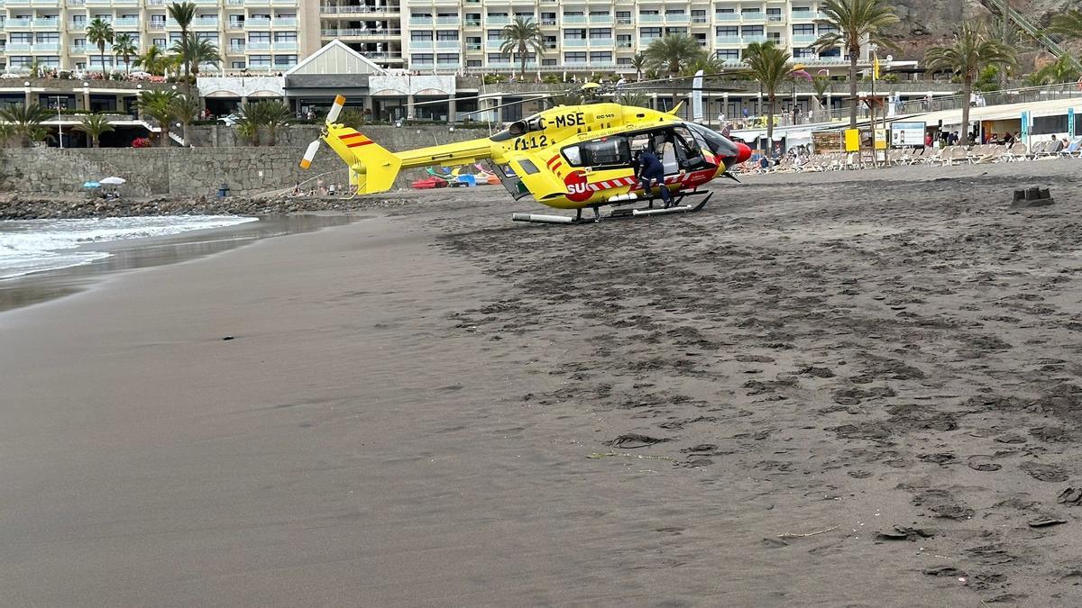 Rescate de un hombre en el mar en la costa de Taurito