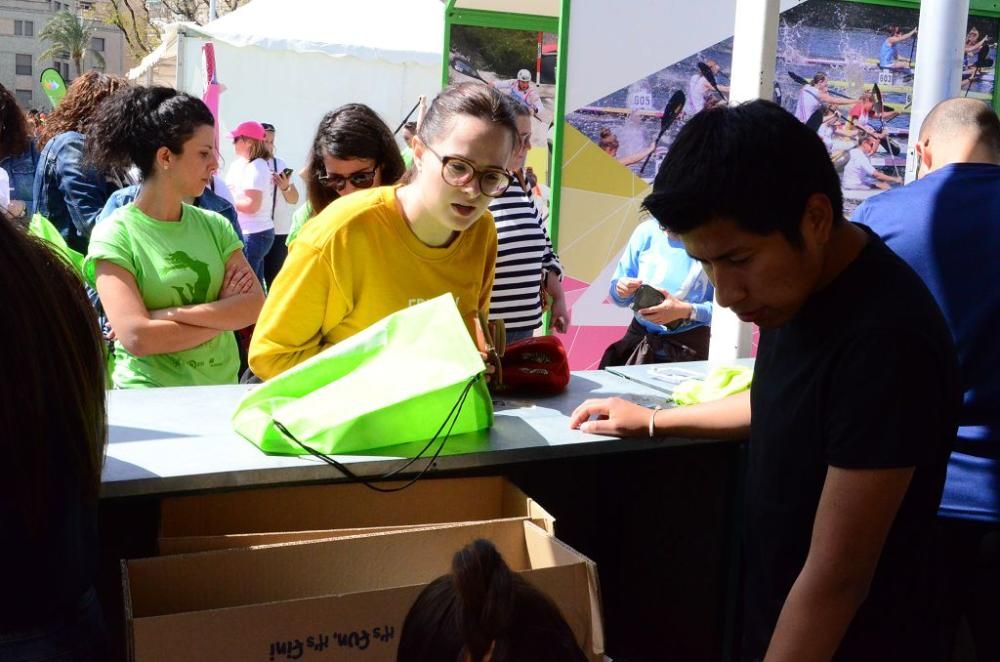 Entrega de dorsales de la III Carrera de la Mujer