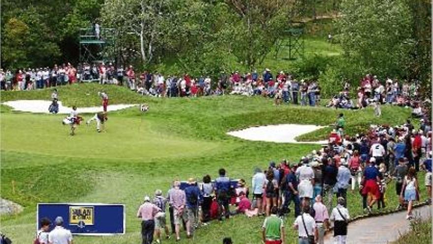 Una imatge del green del forat 9 del PGA Catalunya a l&#039;Open d&#039;Espanya de l&#039;abril del 2014.