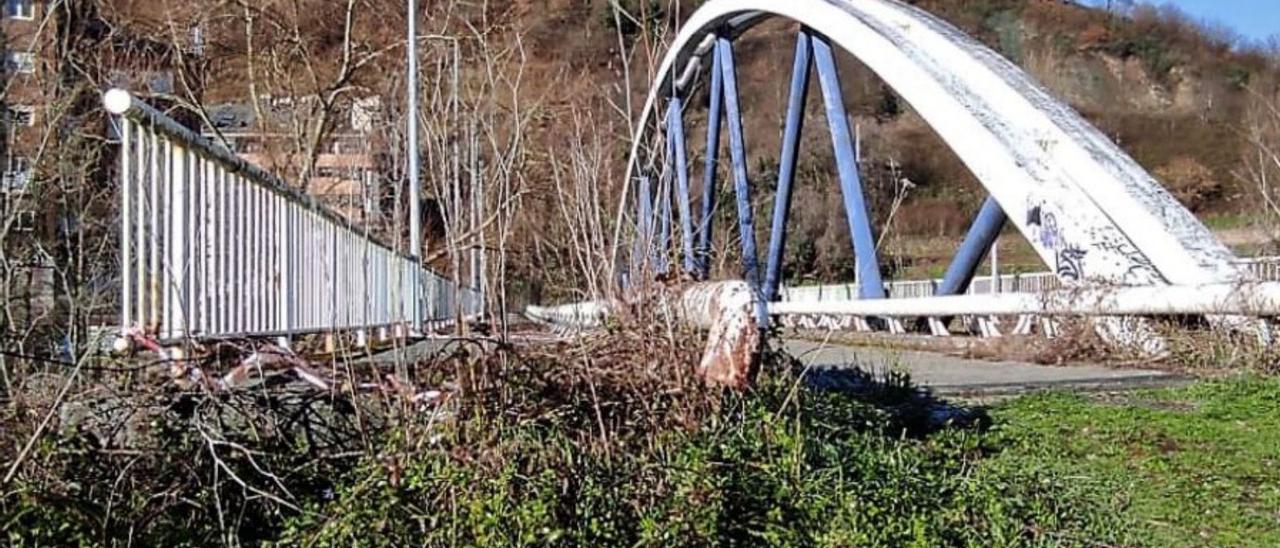 El estado actual del puente de La Llera, en Lena.