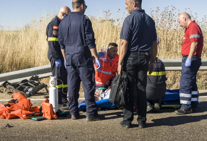 Accidente entre un autobús y un tractor en Fuentes