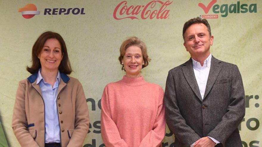 Susana Benedicto, María Sande y Ricardo Castro, en la redacción antes de iniciar la conversación.