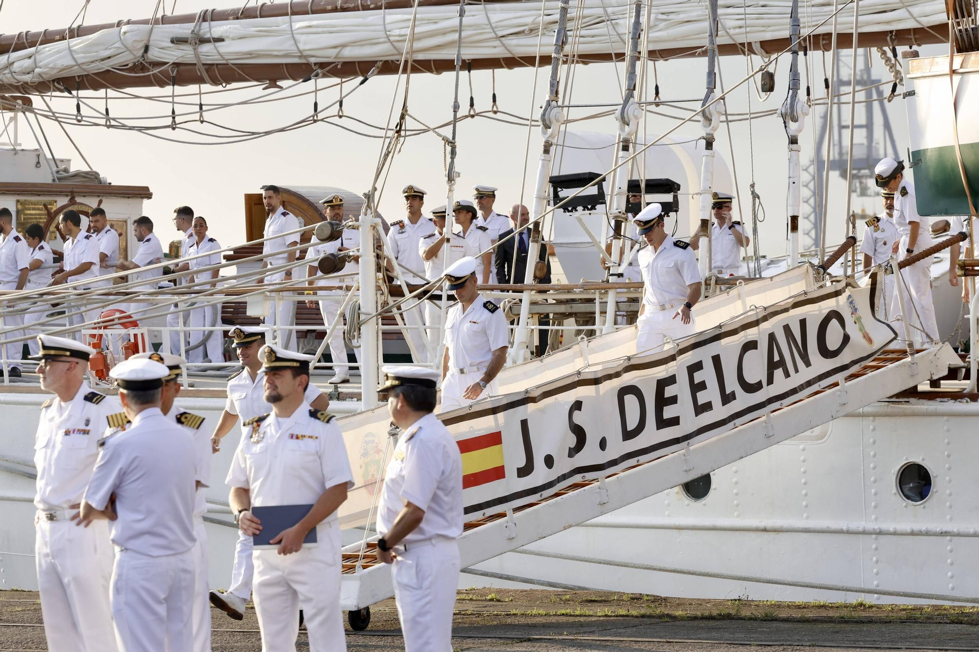 EN IMÁGENES: Así fue la llegada de la Princesa Leonor a Gijón en "Elcano"