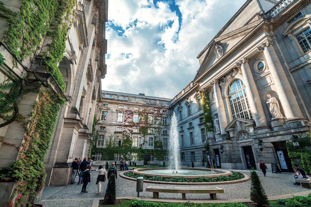 Biblioteca Estatal de Berlín, en el bulevar Unter den Linden
