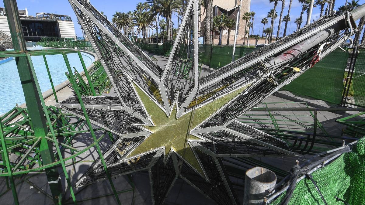 Se inician los preparativos para el árbol de Navidad de Las Arenas