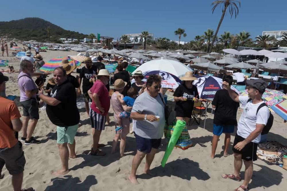 Manifestación pacífica para exigir que no se reduzcan las zonas públicas en las playas