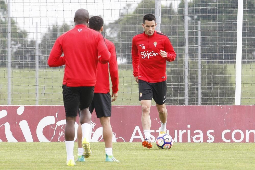 Entrenamiento del Sporting esta mañana en Mareo