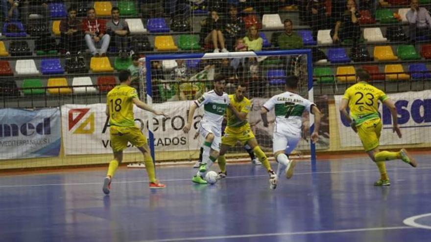 El Elche Vulcanizados Alberola empata a tres goles con el Jaén. Un momento del partido.