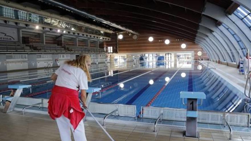 Imagen de la piscina climatizada municipal de Torrevieja.