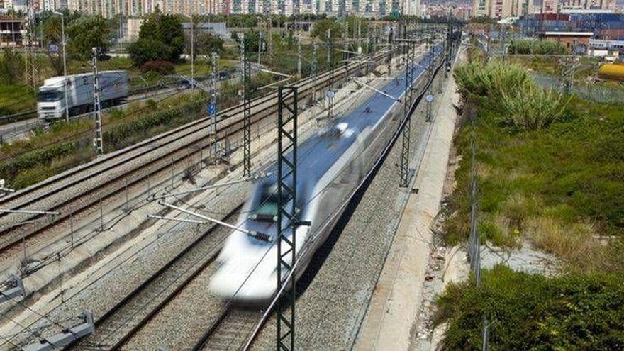 Renfe cancela 46 trenes por la huelga de Adif del miércoles