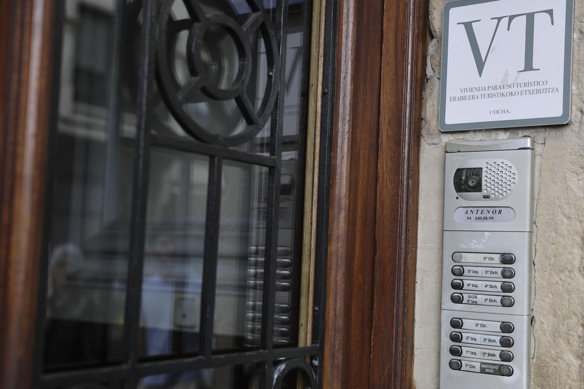 Consumo sanciona con 64 millones a Airbnb por anunciar viviendas sin licencia