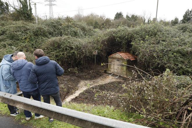 La histórica fuente de Contrueces, en Gijón, de nuevo a la vista gracias al trabajo e iniciativa de los vecinos (en imágenes)