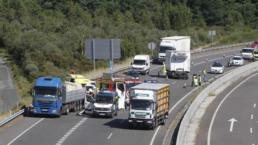 Un accidente de tráfico en las carreteras de la provincia de Ourense. // Jesús Regal