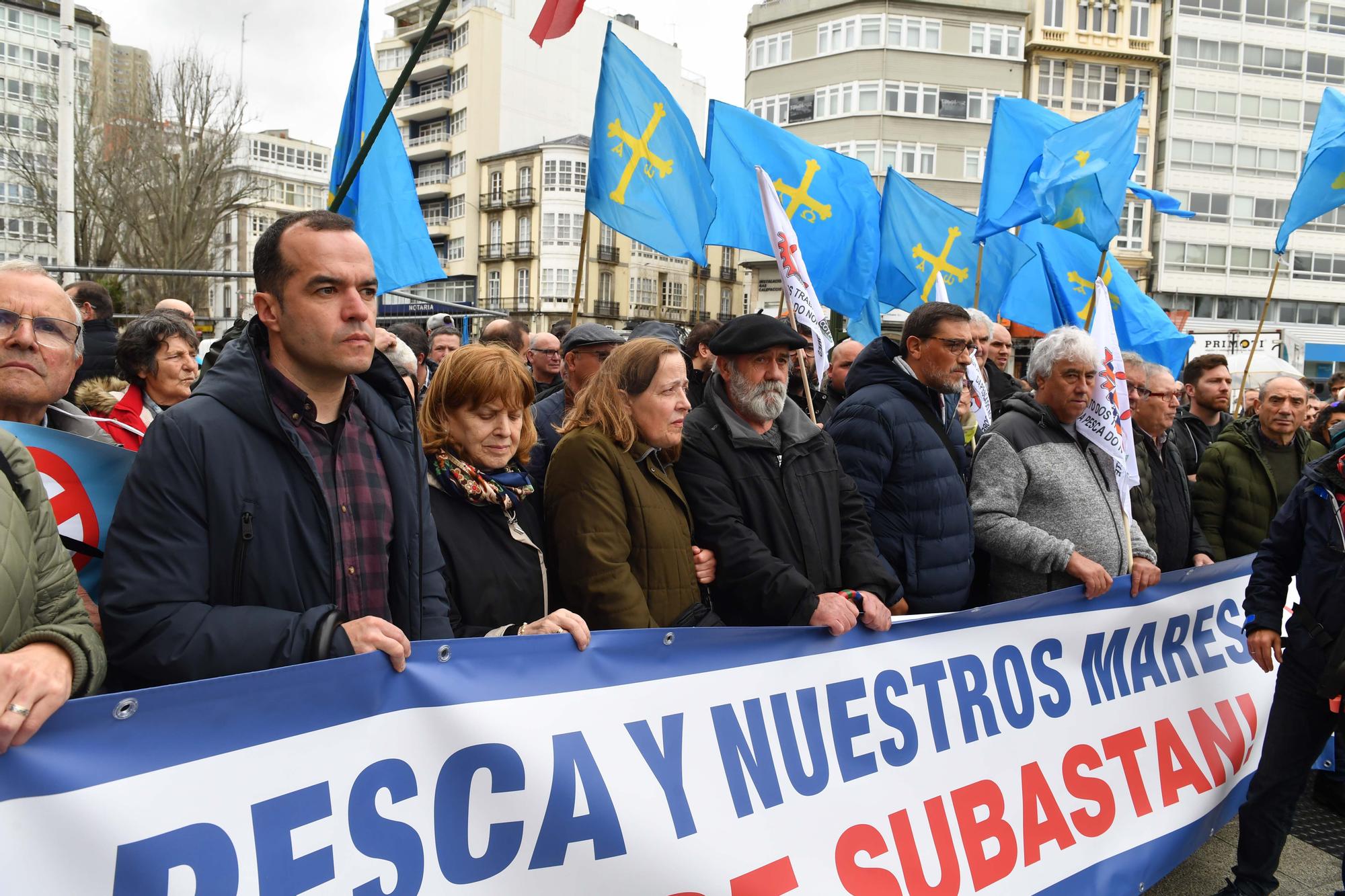 Concentración en la Delegación del Gobierno de la Cofradía de Pescadores en defensa de la pesca y los ecosistemas marinos