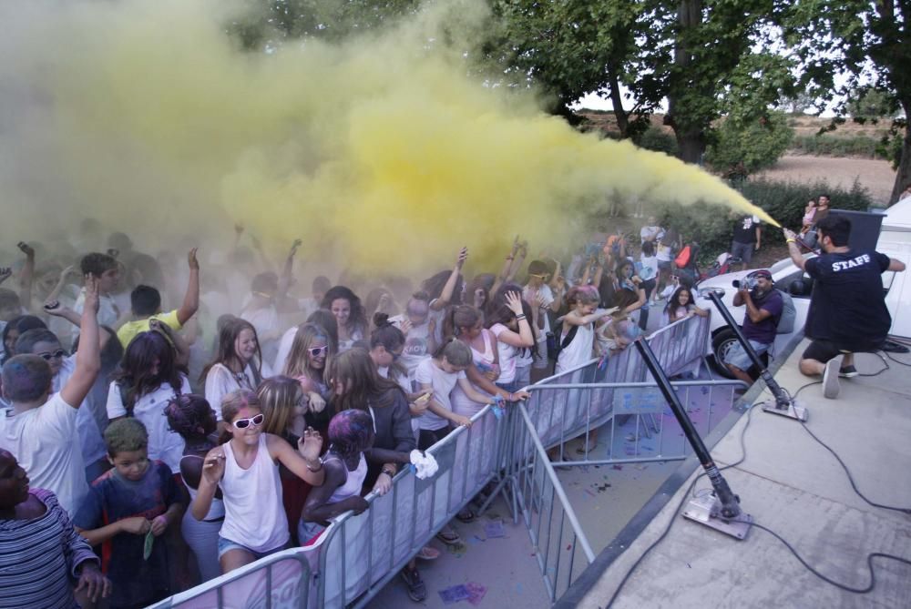 Festa «holi» a les festes d'agost de Banyoles